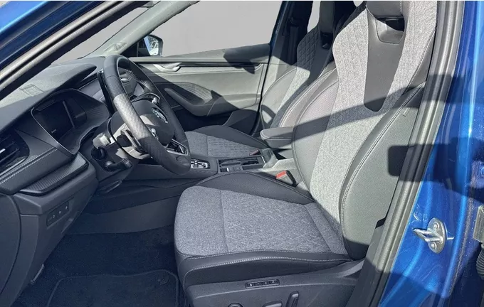 SKODA OCTAVIA 1.5 TSI Hybrid 150 ch ACT DSG7 Sportline extérieur trois quart arrière droit 2120847