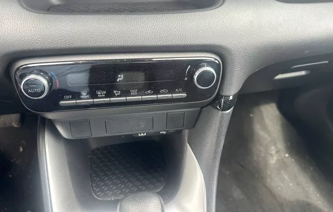 TOYOTA YARIS Hybride 116h Dynamic Business photo 12 1103759