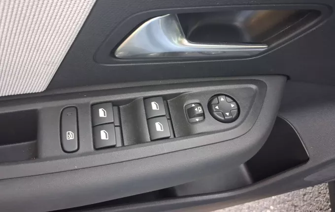 CITROEN C4 PureTech 130 EAT8 Max photo 15 946080