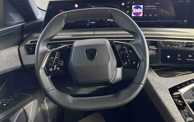 PEUGEOT 5008 Hybrid 136 e-DCS6 Allure photo 12 945816