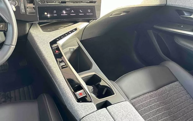 PEUGEOT 5008 Hybrid 136 e-DCS6 Allure photo 14 945816