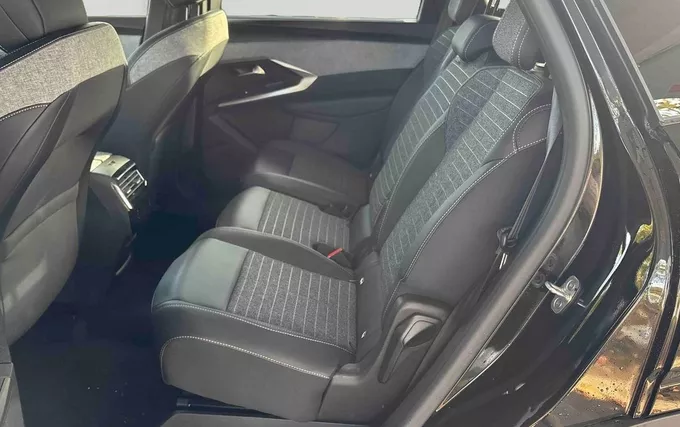 PEUGEOT 5008 Hybrid 136 e-DCS6 Allure photo 17 945816