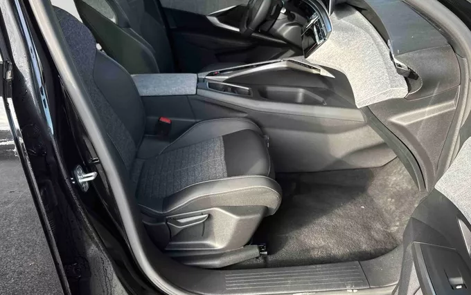 PEUGEOT 5008 Hybrid 136 e-DCS6 Allure photo 18 945816