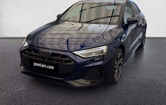 AUDI A3 Sportback TFSI e Hybride rechargeable 272 S tronic 6 S line extérieur trois quart avant gauche 5357