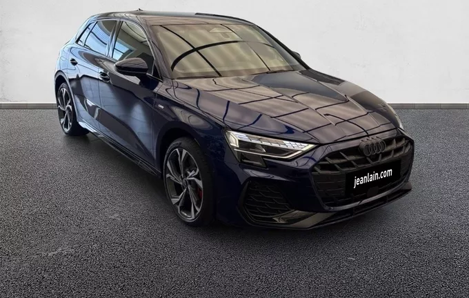 AUDI A3 Sportback TFSI e Hybride rechargeable 272 S tronic 6 S line extérieur trois quart avant droit 5357
