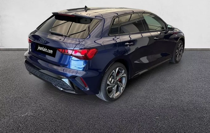 AUDI A3 Sportback TFSI e Hybride rechargeable 272 S tronic 6 S line extérieur trois quart arrière droit 5357