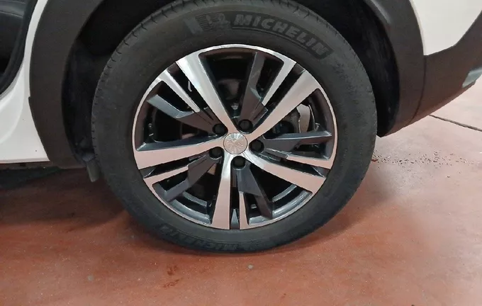 PEUGEOT 3008 PureTech 130ch S&S BVM6 Active Pack photo 13 3013123
