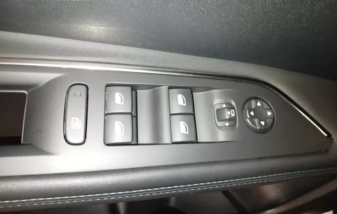 PEUGEOT 3008 PureTech 130ch S&S BVM6 Active Pack photo 15 3013123