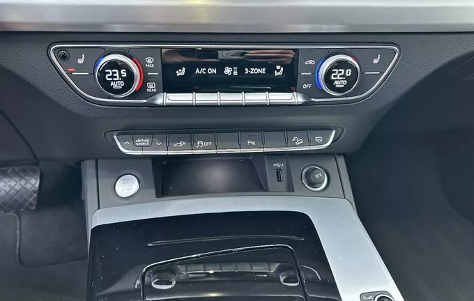 AUDI Q5 55 TFSIe 367 S tronic 7 Quattro S line photo 14 2125946