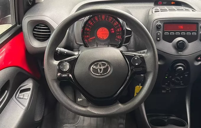 TOYOTA AYGO 1.0 VVT-i x photo 12 213282