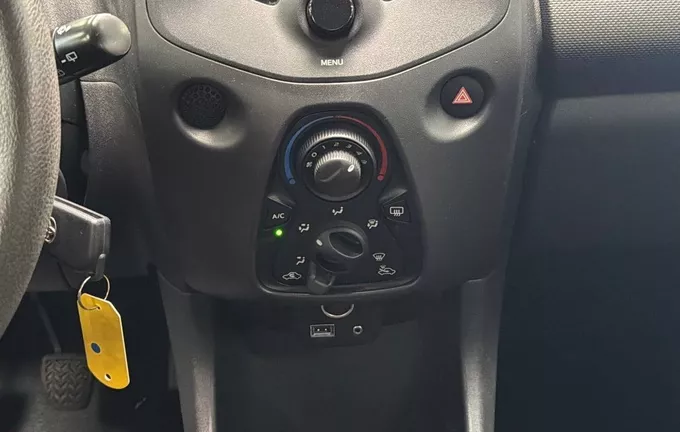 TOYOTA AYGO 1.0 VVT-i x photo 14 213282