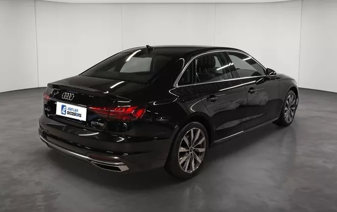 AUDI A4 40 TFSI 204 S tronic 7 Avus extérieur trois quart arrière droit 2132099