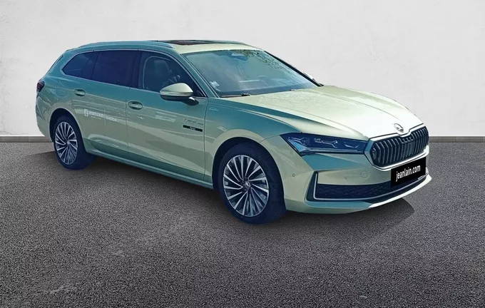 SKODA SUPERB Combi 1.5 TSI mHEV 150 ch ACT DSG7 Laurin & Klement extérieur trois quart avant droit 9560