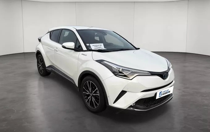 TOYOTA C-HR HYBRIDE 122h Distinctive extérieur trois quart avant droit 1104032