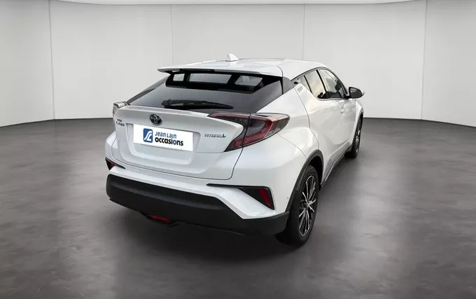 TOYOTA C-HR HYBRIDE 122h Distinctive extérieur trois quart arrière droit 1104032