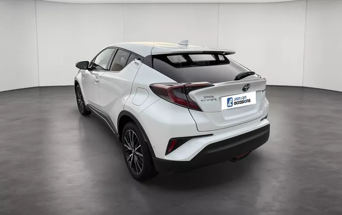 TOYOTA C-HR HYBRIDE 122h Distinctive extérieur trois quart arrière gauche 1104032