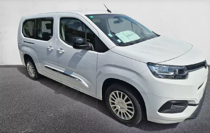 TOYOTA PROACE CITY VERSO MC23 Proace City Verso TPMR Long 1.2L 110 VVT-i BVM6 Dynamic extérieur côté droit 1103618