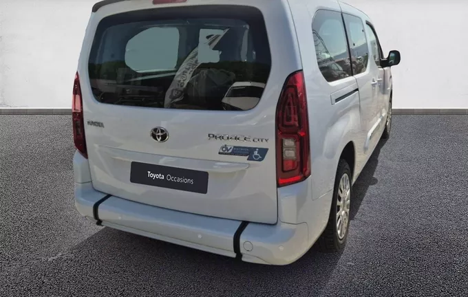 TOYOTA PROACE CITY VERSO MC23 Proace City Verso TPMR Long 1.2L 110 VVT-i BVM6 Dynamic extérieur trois quart arrière droit 1103618