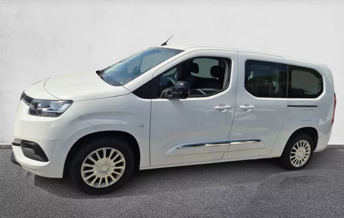 TOYOTA PROACE CITY VERSO MC23 Proace City Verso TPMR Long 1.2L 110 VVT-i BVM6 Dynamic extérieur côté gauche 1103618