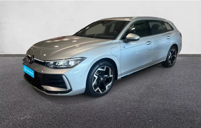 VOLKSWAGEN PASSAT 1.5 eHybrid 272 DSG6 R-Line extérieur trois quart avant gauche 2130844
