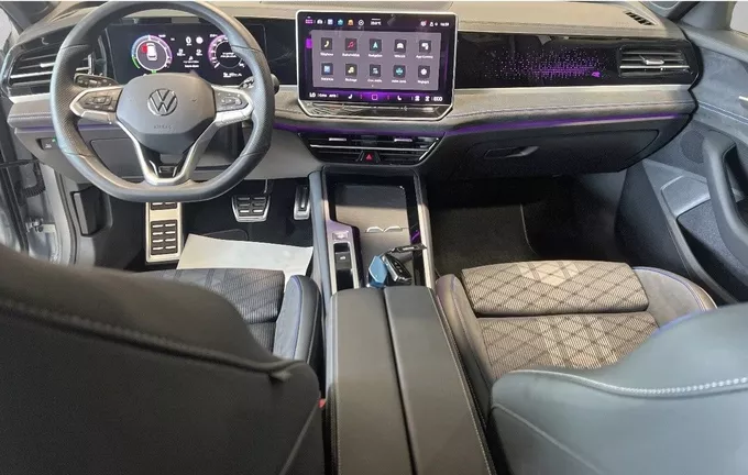 VOLKSWAGEN PASSAT 1.5 eHybrid 272 DSG6 R-Line extérieur trois quart avant droit 2130844