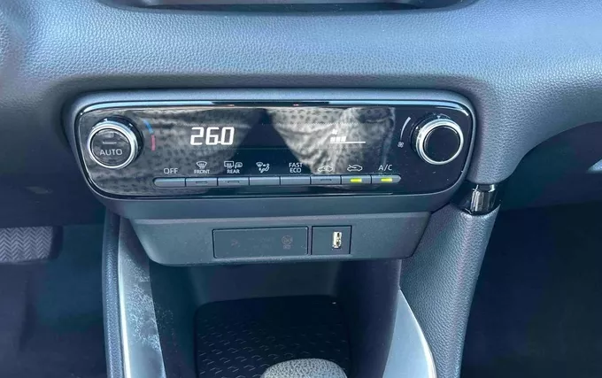 TOYOTA YARIS Hybride 116h Design photo 14 213606