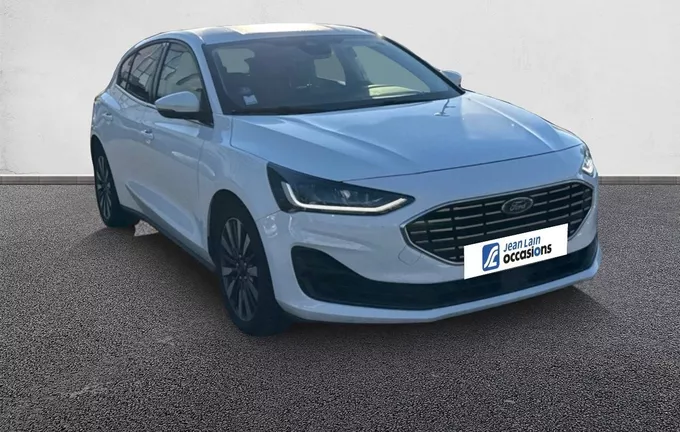 FORD FOCUS 1.0 Flexifuel 125 S&S mHEV Titanium Design extérieur trois quart avant droit 2126808