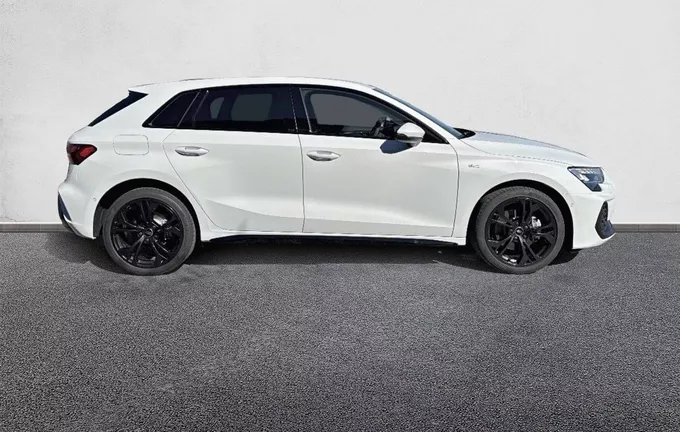 AUDI A3 Sportback TFSI e Hybride rechargeable 204 S tronic 6 S line extérieur côté droit 5137