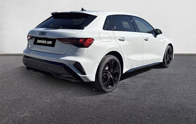 AUDI A3 Sportback TFSI e Hybride rechargeable 204 S tronic 6 S line extérieur trois quart arrière droit 5137