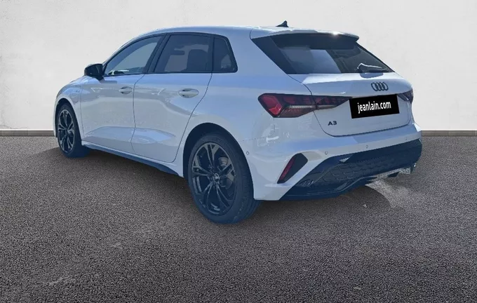 AUDI A3 Sportback TFSI e Hybride rechargeable 204 S tronic 6 S line extérieur trois quart arrière gauche 5137