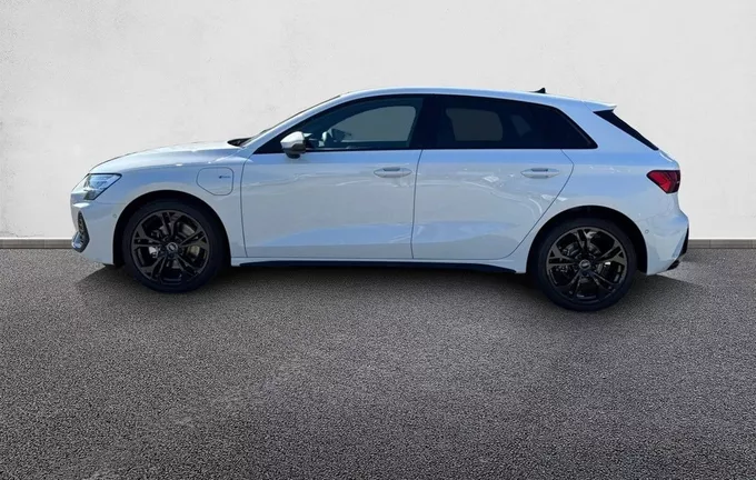 AUDI A3 Sportback TFSI e Hybride rechargeable 204 S tronic 6 S line extérieur côté gauche 5137