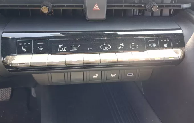 TOYOTA C-HR Hybride 140 Design photo 14 1103705