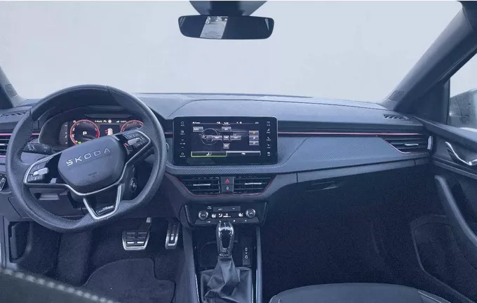 SKODA SCALA 1.0 TSI Evo 2 116 ch DSG7 Monte-Carlo extérieur trois quart avant droit 2123527