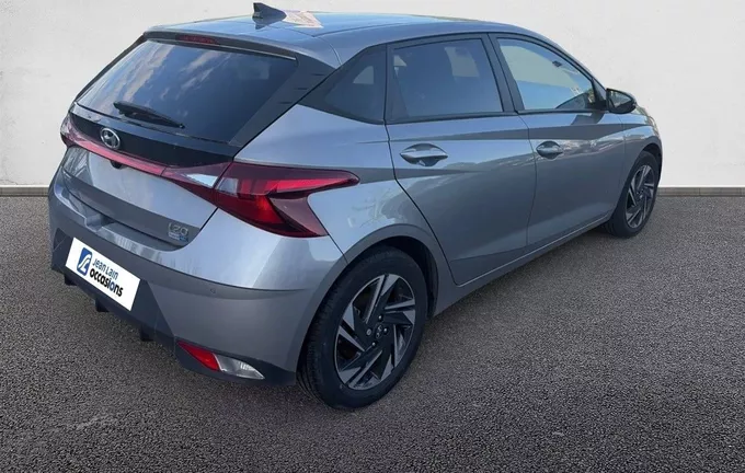 HYUNDAI I20 1.0 T-GDi 100 DCT-7 Hybrid 48V Intuitive extérieur trois quart arrière droit 13813