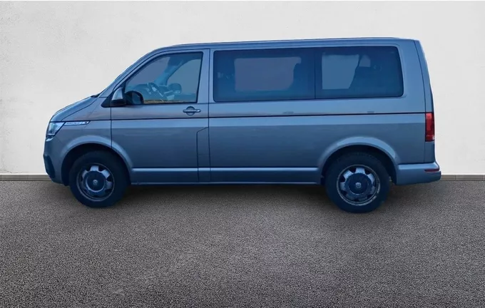 VOLKSWAGEN UTILITAIRES CARAVELLE 6.1 2.0 TDI 150 BMT Courte DSG7 4Motion 9 Places Confortline extérieur trois quart arrière gauche 106152