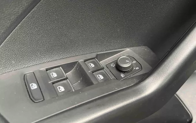 VOLKSWAGEN T-CROSS 1.0 TSI 110 Start/Stop BVM6 R-Line photo 18 2132314