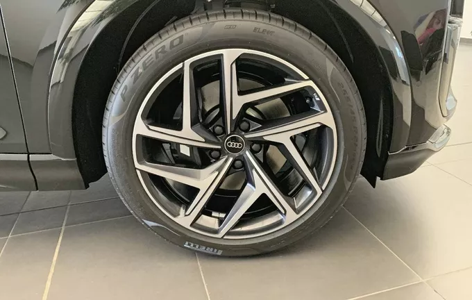 AUDI SQ6 E-TRON 489 ch 100 kWh quattro extérieur côté gauche 1151