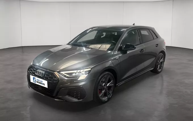 AUDI A3 Sportback 45 TFSIe 245 S tronic 6 Competition extérieur trois quart avant gauche 2131828