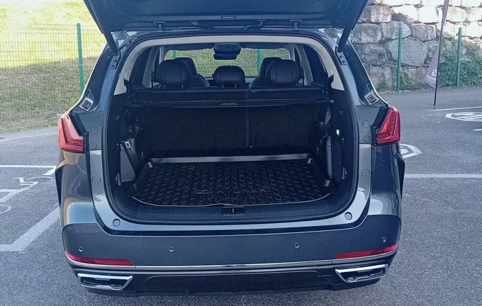 MG MGS9 PHEV Premium photo 10 8061