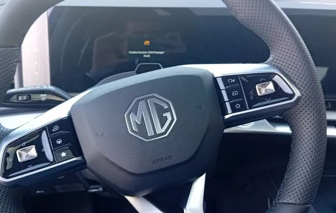 MG MGS9 PHEV Premium photo 12 8061