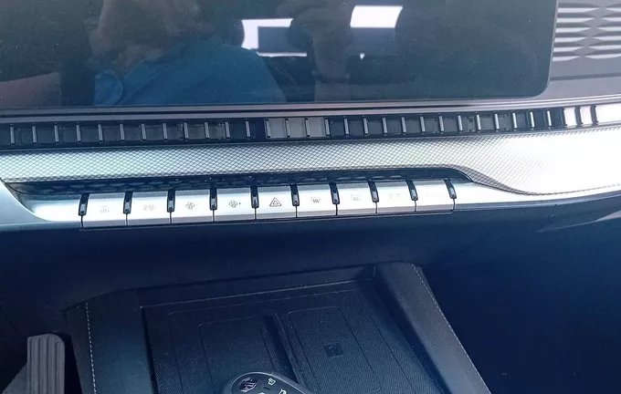 MG MGS9 PHEV Premium photo 14 8061