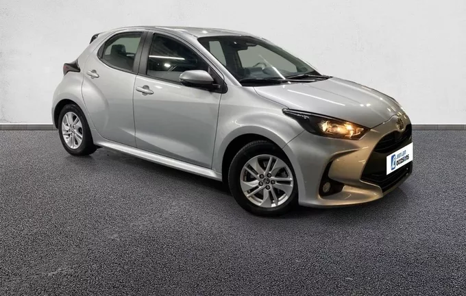 TOYOTA YARIS Hybride 116h Dynamic Business extérieur trois quart avant droit 1103251
