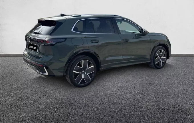 VOLKSWAGEN TIGUAN 1.5 eTSI 150ch DSG7 R-Line extérieur trois quart arrière droit 1218