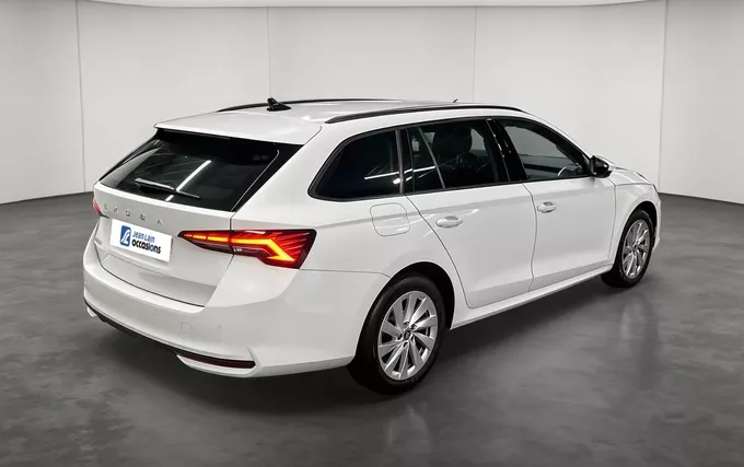SKODA OCTAVIA Combi 1.5 TSI Hybrid 116 ch ACT DSG7 Selection extérieur trois quart arrière droit 2133169