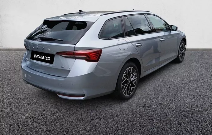 SKODA OCTAVIA Combi 1.5 TSI Hybrid 150 ch ACT DSG7 Selection extérieur trois quart arrière droit 3063