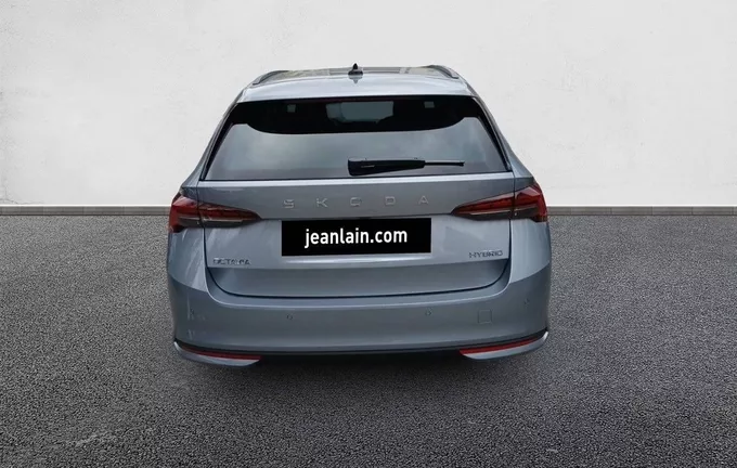 SKODA OCTAVIA Combi 1.5 TSI Hybrid 150 ch ACT DSG7 Selection extérieur arrière 3063