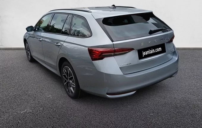 SKODA OCTAVIA Combi 1.5 TSI Hybrid 150 ch ACT DSG7 Selection extérieur trois quart arrière gauche 3063
