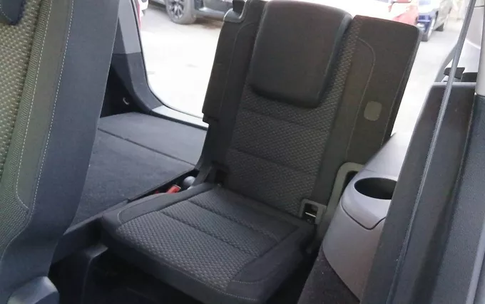VOLKSWAGEN TOURAN 2.0 TDI 122 BVM6 7pl Life Plus photo 22 2132859