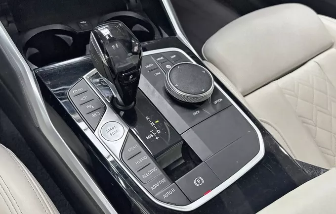 BMW SERIE 3 Touring 330e xDrive 292 ch BVA8 M Sport photo 13 213669