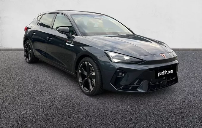 CUPRA LEON 1.5 eTSI Hybrid 150 ch DSG7 V extérieur trois quart avant droit 0014
